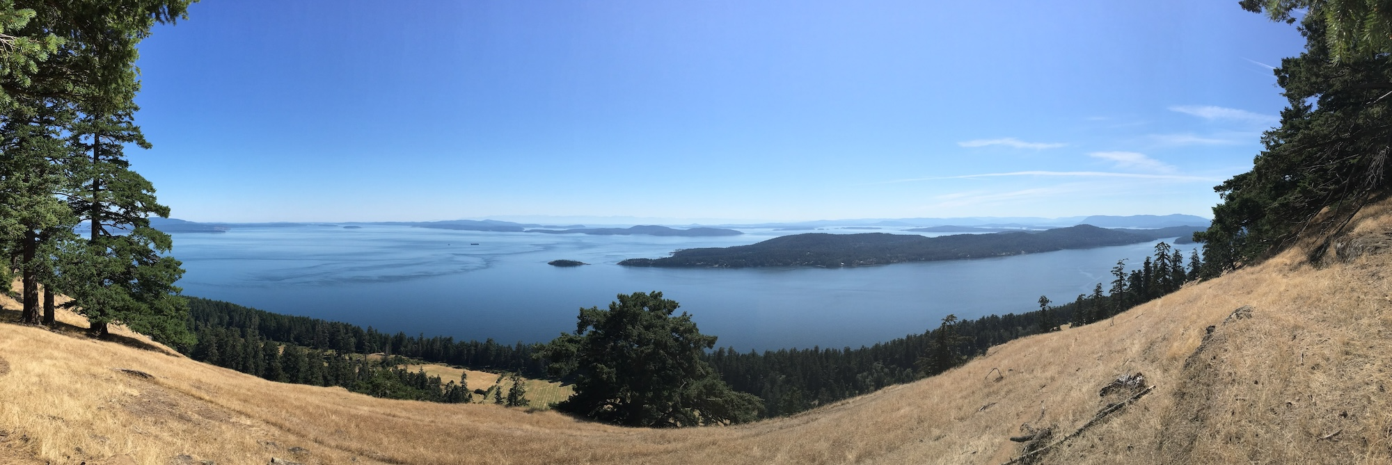 Looking south from Saturna Island/ṮEḴTEḴSEN